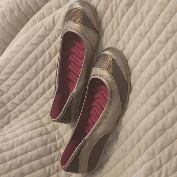 Nwot. Bronze flats 9 - Picture 1 of 8